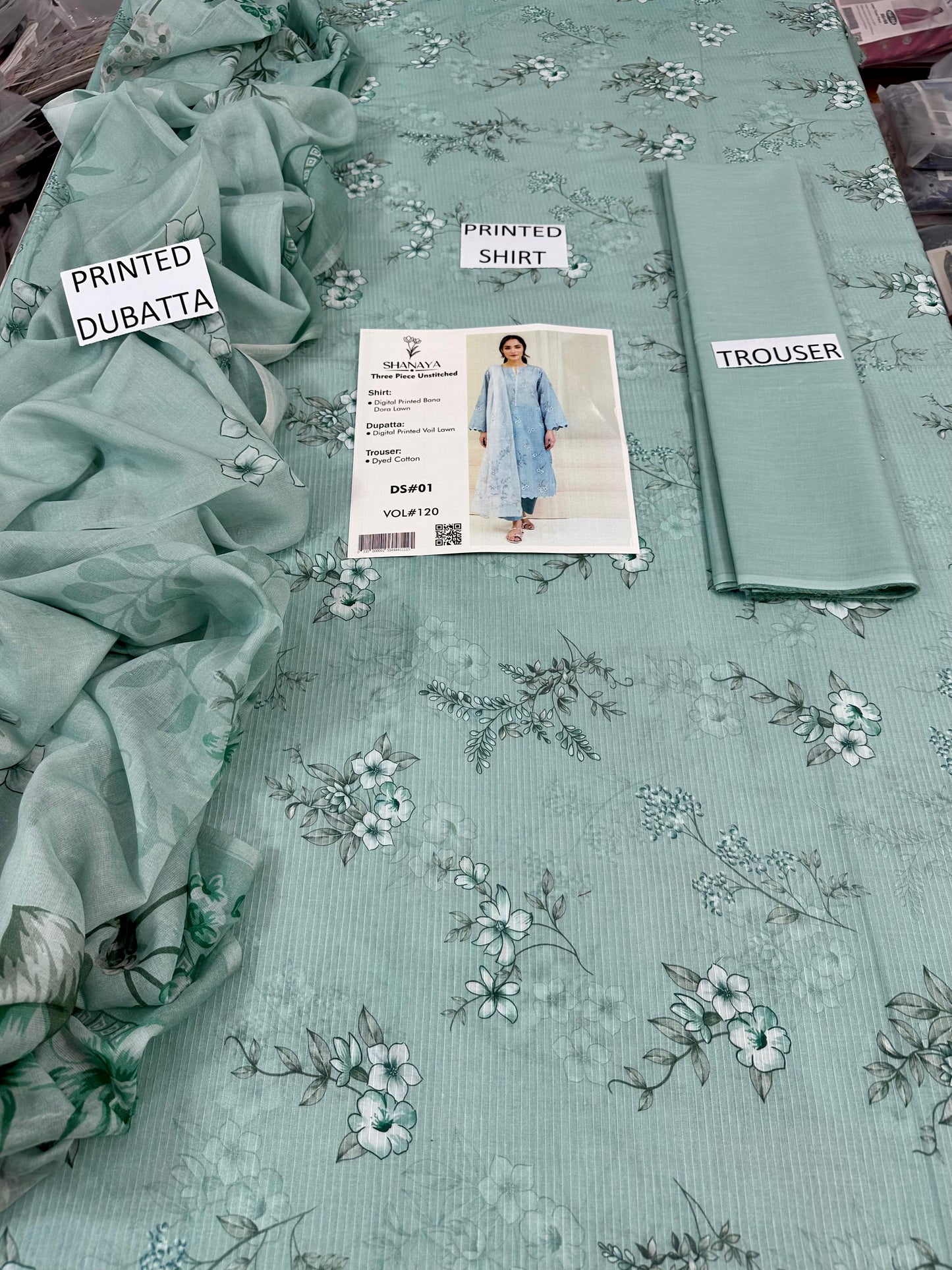 VOL 120 | DS 01 | DIGITAL PRINTED BANADORA LAWN 3PC DYED TROUSER VOIL LAWN DUPATTA