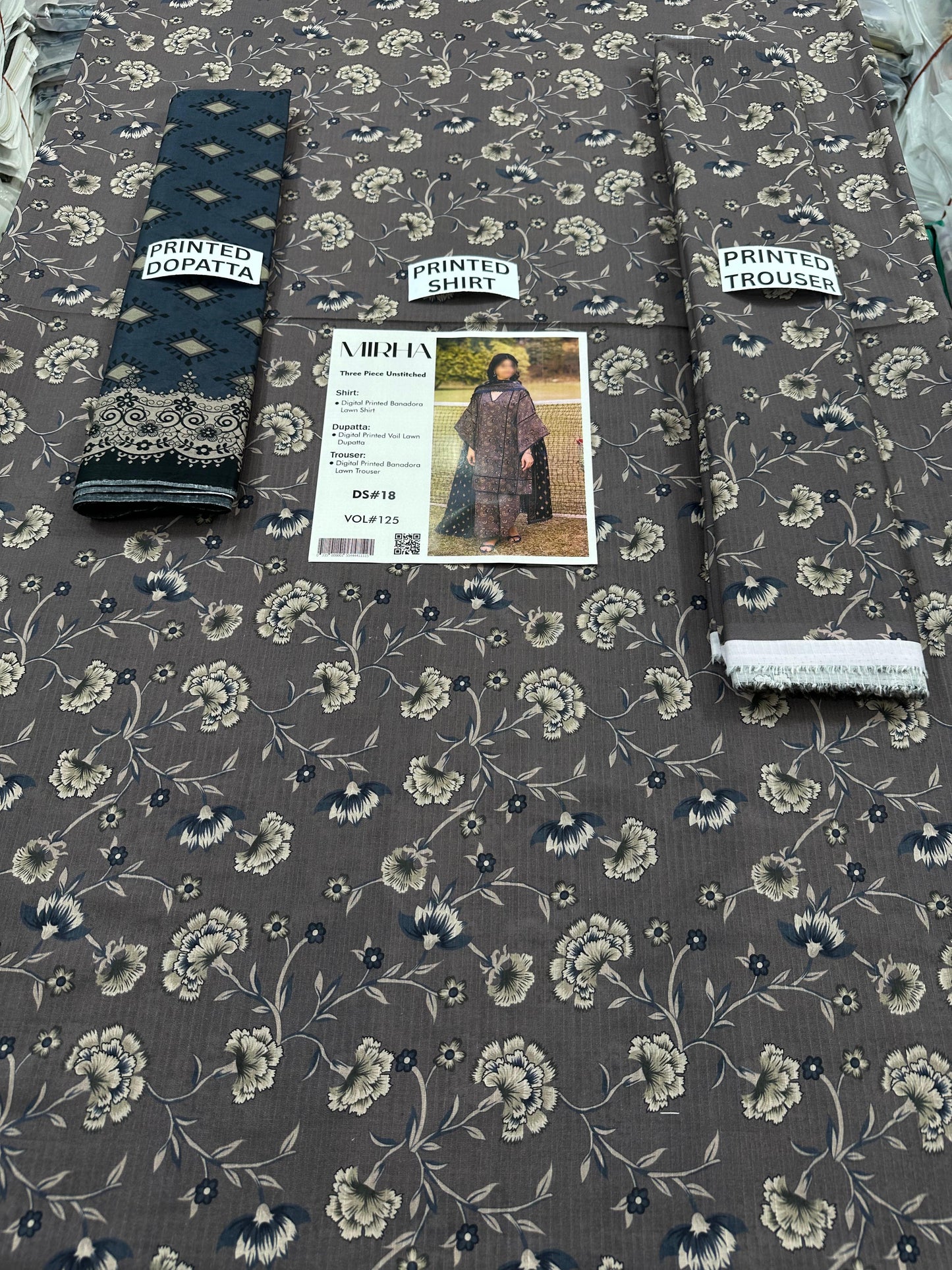 VOL 125 | DS 18 | DIGITAL PRINTED BANADORA LAWN 3PC VOIL LAWN DUPATTA